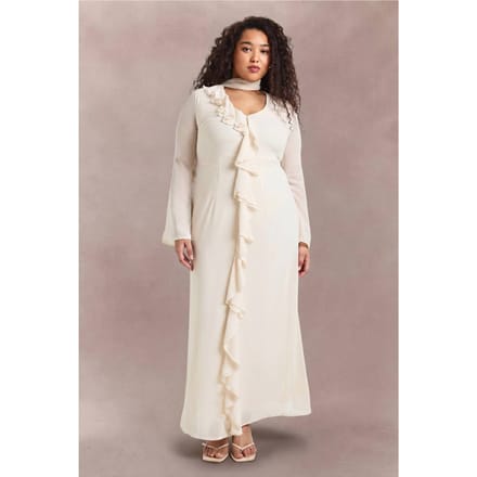 boohoo Dames Plus Maxi Jurk Met Ruche Voornaad En Sjaaldetail | Ecru | Maat: 48