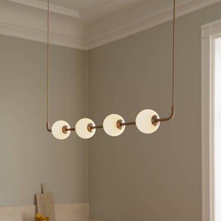 UMAGE LED hanglamp Audrey LINEAR, messing, 118 cm 4-lamps.