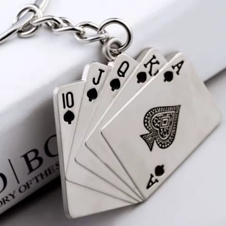 New Age Devi - Poker Kaarten Sleutelhanger - Zilverkleurig - Royal Flush - Speelkaarten