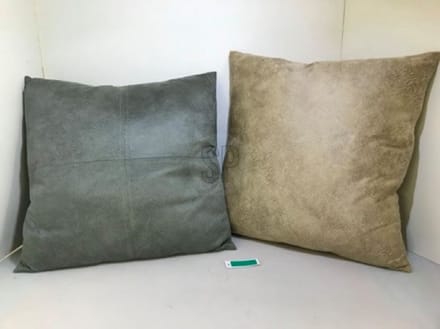 Sierkussen-suede-45 x 45 cm-met binnenkussen-blauwgrijs- zand