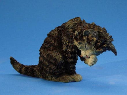 Kattenbeeldje – Kat wast zichzelf – Parastone – ca. 6 cm – Polystone - Melina