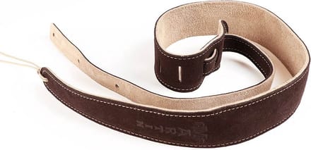 Martin SPA 18A0017 gitaarriem, suede, 6,3cm. breed, met logo, bruin