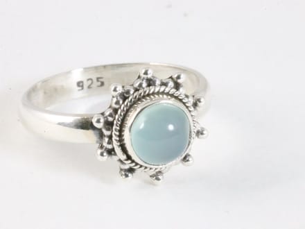 Fijne bewerkte zilveren ring met aqua chalcedoon - maat 19