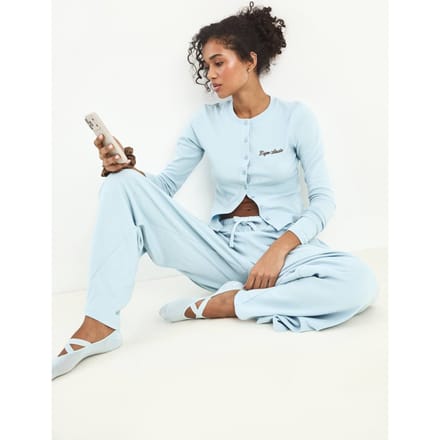 Dames Dsgn Studio Geribbelde Script Borduurwerk Doorknoop Lange Mouw Top | Light Blue | Maat: 2XL