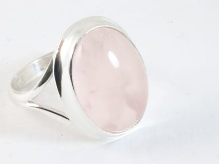 Hoogglans zilveren ring met rozenkwarts - maat 16