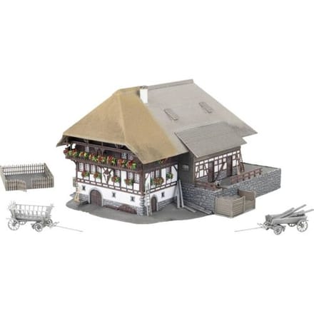 Faller 232010 N Jubelummodel Schwarzwaldhof met 2 figuren