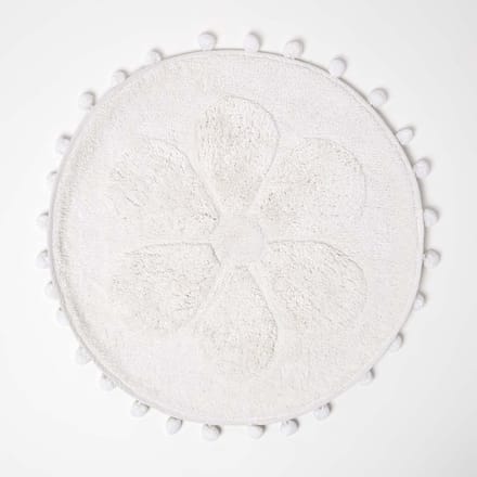Homescapes Ronde Badmat Bloem, 60 cm - Badmat Wit met Pom Poms