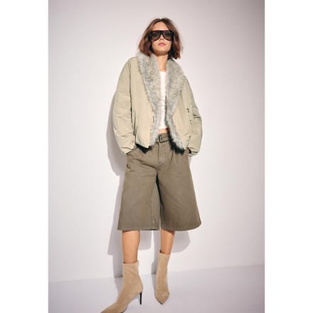 Stradivarius Gewatteerd jack met sjaalkraag en imitatiebont  Beige S