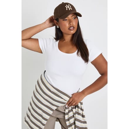 boohoo Dames Plus Basic Geribbelde Scoop-hals Nauwsluitende Korte Mouwen Top | Wit | Maat: 54