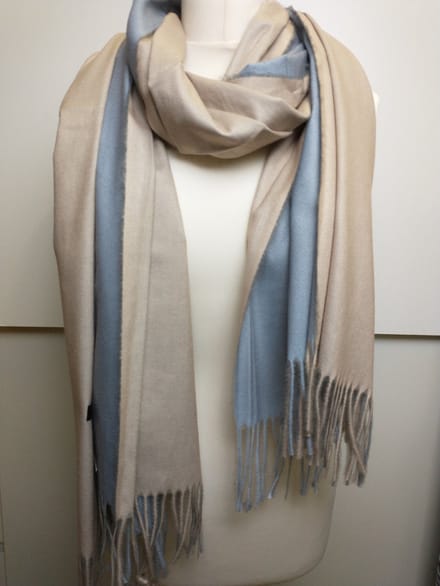 Lange warme dames sjaal Marielle effen beige lichtgrijs