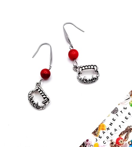 Jeannette-Creatief® - Halloween - Dracula's Teeth - Oorhangers - Halloween kostuum sieraden