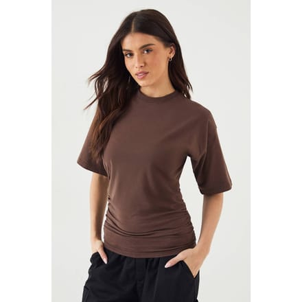 Dames DSGN Studio Top met Gerimpelde Zijkant en Korte Mouwen | Dark Chocolate | Maat: Small