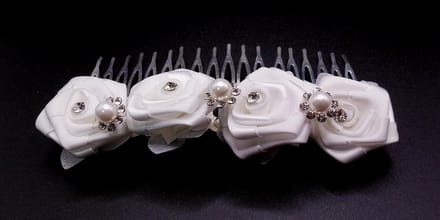 Tiara 4 witte roosjes+parels+strass - Communie