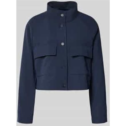 Relaxed fit korte blazer met klepzakken op de borst, model 'JOTANA'
