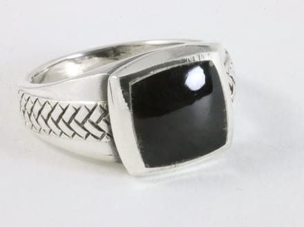 Zware bewerkte zilveren ring met onyx - maat 20