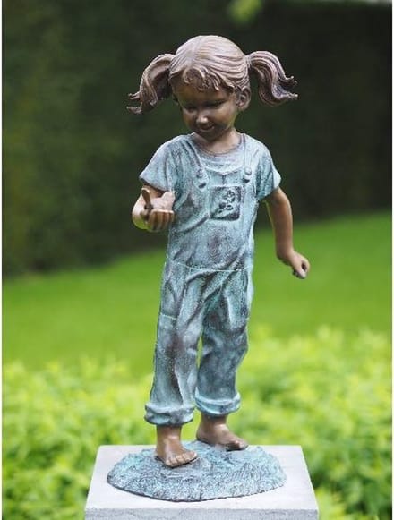 Tuinbeeld - bronzen beeld - Meisje met Vogel in Hand - Bronzartes - 50 cm hoog