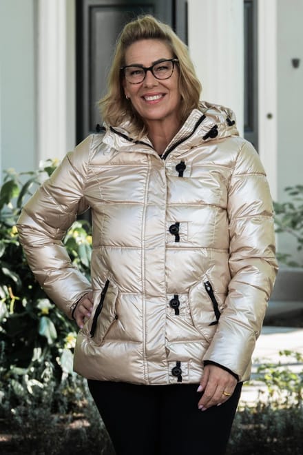 Korte dames winterjas - Gewatteerd en getailleerd - Champagne - Maat 36