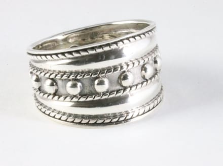 Brede zilveren ring met circels en kabelpatronen - maat 18.5