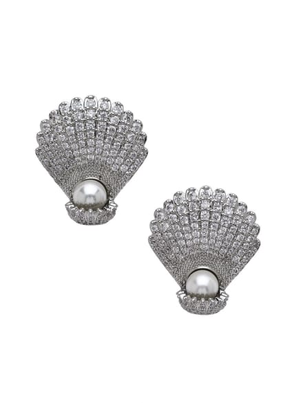AVANT-GARDE PARIS Oorknoppen - Shell Pearl Statement Stud Earrings - Zilverkleurig - Rhodium Plated - Parelaccent - Pavé Crystals