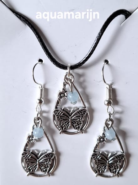 Set "Aquamarijn" Waterdruppel / Vlinder Ketting / Oorbellen