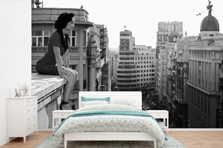 Behang - Fotobehang Madrid - Architectuur - Spanje - Vrouw - Breedte 600 cm x hoogte 400 cm
