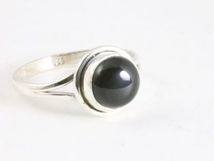 Fijne ronde zilveren ring met onyx - maat 20