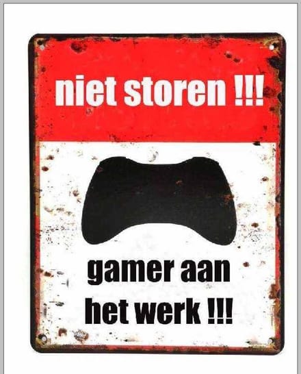 Wandbord niet storen gamer aan het werk