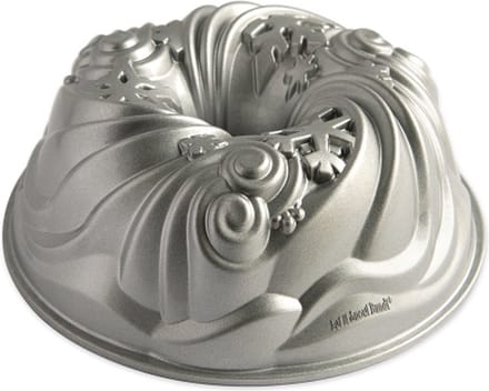 Tulband Bakvorm "Let It Snow Bundt Pan" - Nordic Ware | Sparkling Silver Holiday