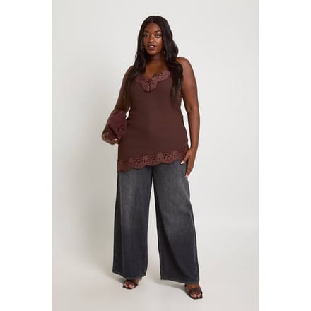 boohoo Dames Plus Kanten Rand Chiffon Asymmetrische Cami Top | Espresso | Maat: 44