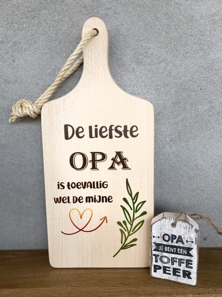 Creaties van Hier - serveerplankje met houten hanger - opa - 35 cm - hout