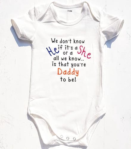 Zwangerschap Aankondiging romper wit We don't know if it's a He or a She. All we know is that you're Daddy to be!