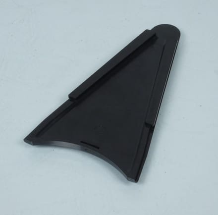 Obturateur cache plastique noir arrière triangle de cadre pour mobylette MBK 51