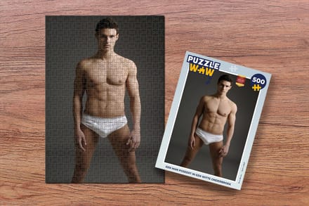 Puzzel Een man poseert in een witte onderbroek - Legpuzzel - Puzzel 500 stukjes