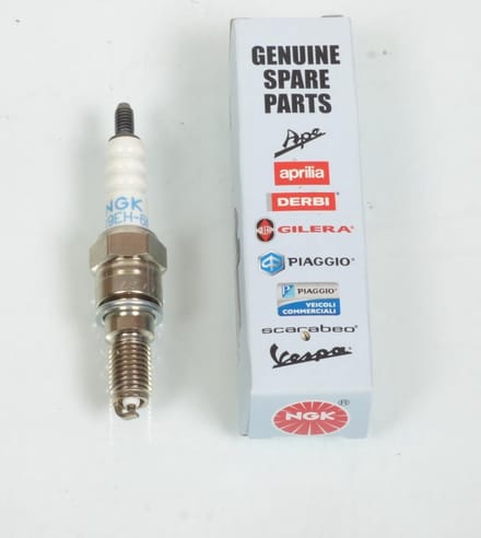 Bougie d'allumage ER9EH-6N / 641387 pour scooter Piaggio 50 Fly 4T 2012 à 2013