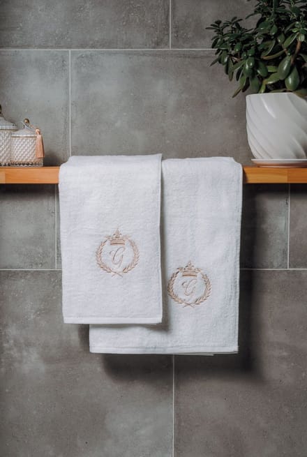 Embroidered Towel / Personalized Towel / Monogram towel / Beach Towel - Bath Towel White Letter G 50x70
