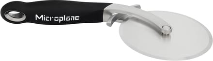 Microplane Pizzasnijder Pro - Zwart- Met deegprikker