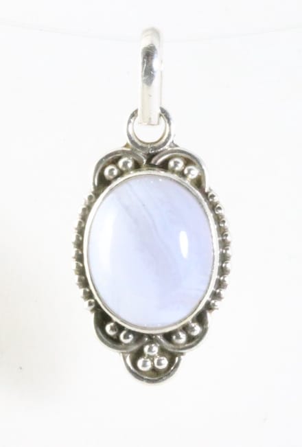 Fijne bewerkte zilveren hanger met blauwe lace agaat