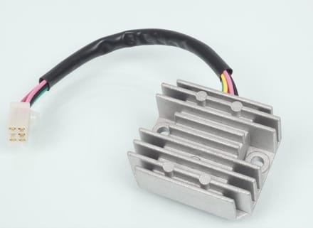 spanningsgelijkrichter rms voor scooter sym 150 shark 2000-2001 hs15w-6 nieuw