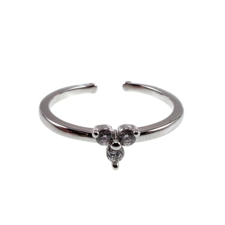 Ring met Drie Heldere Zirkonia's in een Driehoekvorm, Smale Ring Dames, Plated – Verstelbare Size 16 - 17mm