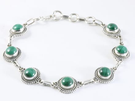 Bewerkte zilveren armband met malachiet