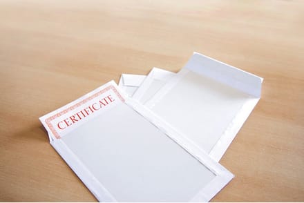 Raadhuis bordrug envelop - 262x371mm - EB4 - wit - met plakstrip - 100 stuks