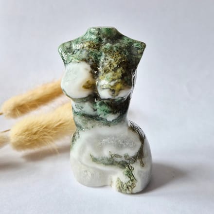 Mosagaat vrouwenbeeldje 8 cm (#7) – handgeslepen edelsteen carving