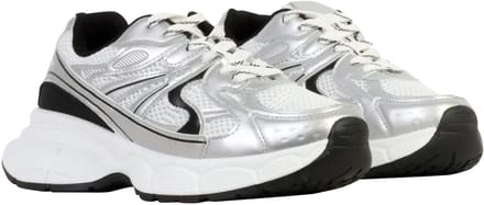 Sneakers met veters