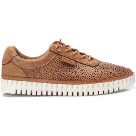Vrouwelijke sneakers met opengewerkt ontwerp Carmela