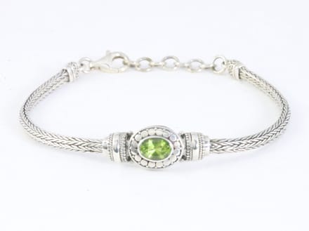 Traditionele zilveren snake armband met peridoot