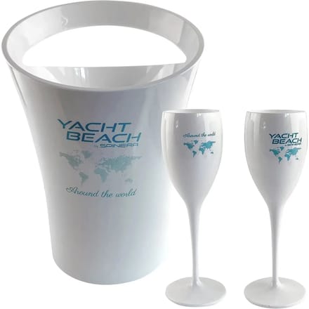 Champagneglazen met ijseem Yachtbeach Pool Party