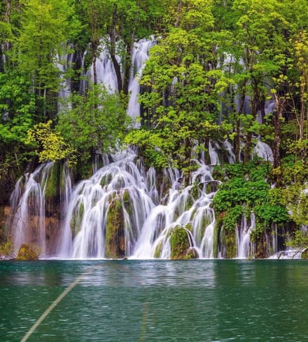Fotobehang - Plitvice Lakes 225x250cm - Vliesbehang