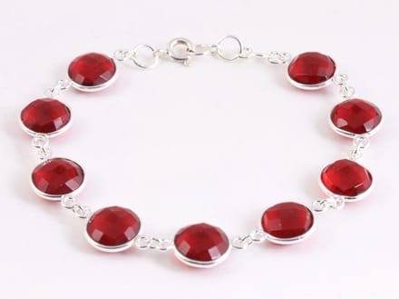 Zilveren armband met rode kristal
