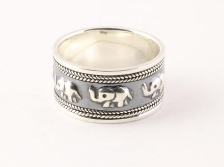 Brede zilveren ring met olifanten - maat 20.5
