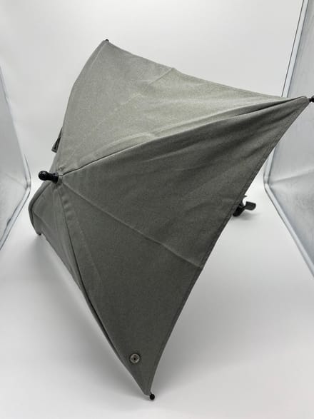 Mutsy-i2-herritage-moss-green-parasol